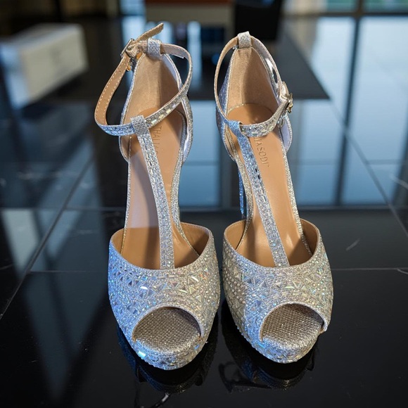 Thalia Sodi NWT Stunning Chace Ankle Strap Peep Toe Rhinestone Heels (SH079) - Picture 2 of 12